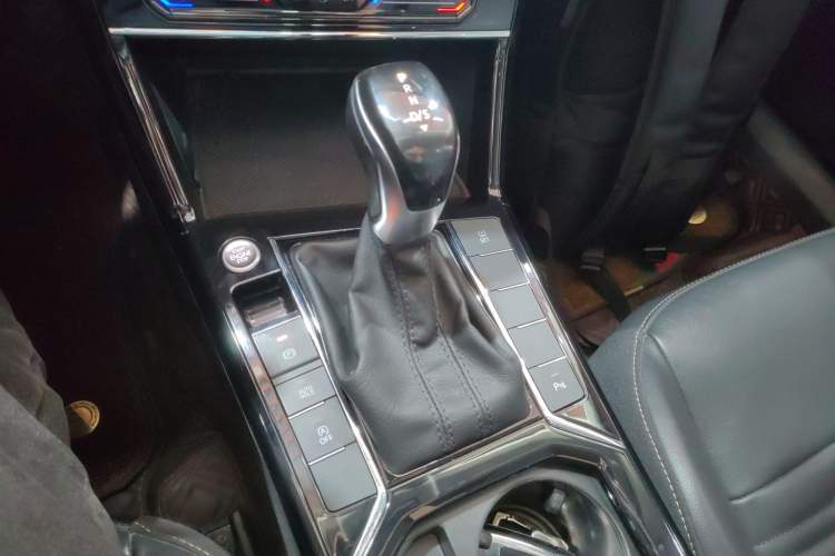 Used Volkswagen Passat 2020 Facelift 330TSI Elite Edition China VI Standard
