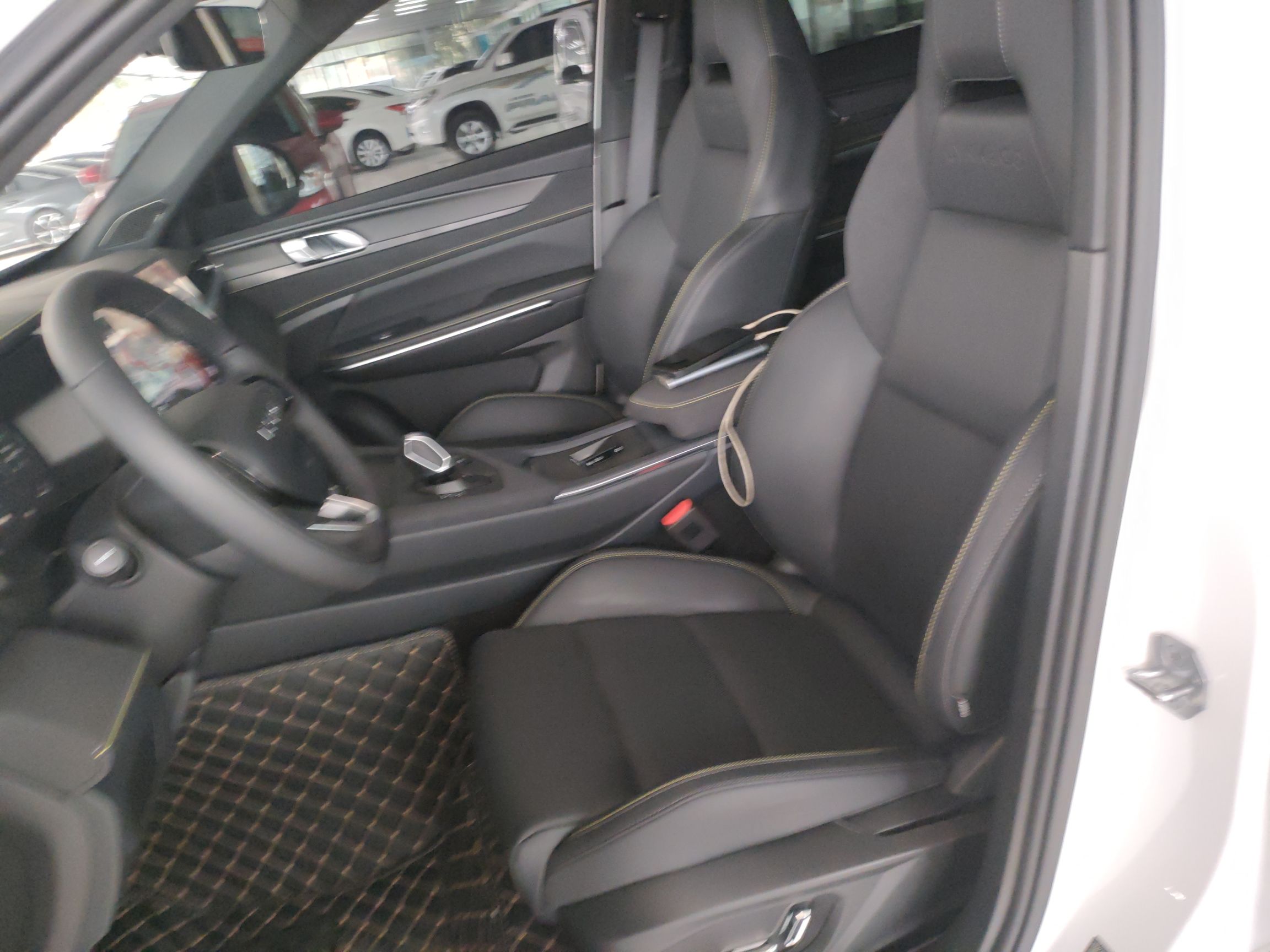 المقاعد الأمامية داخل السيارة