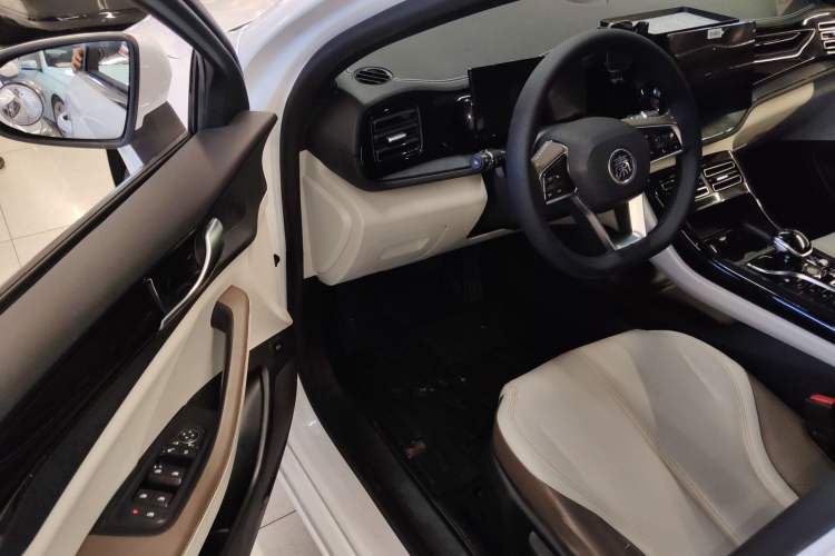 Used BYD Qin PLUS 2023 Champion Edition DM-i 55KM Leading Model Driver Seat