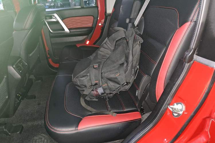 Used BAIC Off-Road BJ40 2018 PLUS 2.3T Automatic Four-Wheel Drive Flagship Version China V Emission Standard Left Rear Seat