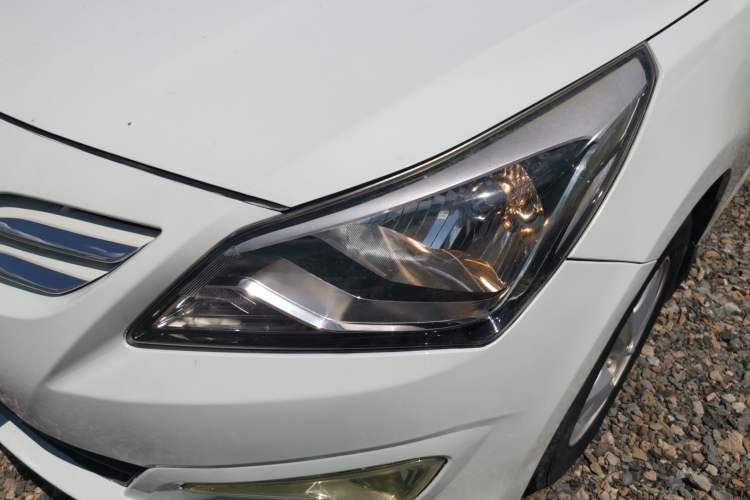 Used Hyundai Verna Ray 2014 1.4L Automatic GLX
