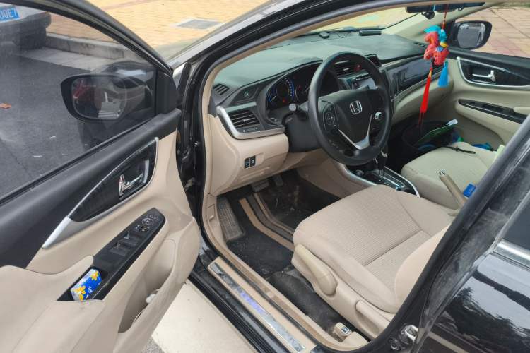 Used Honda Crider 2013 1.8L automatic luxury edition Driver Seat