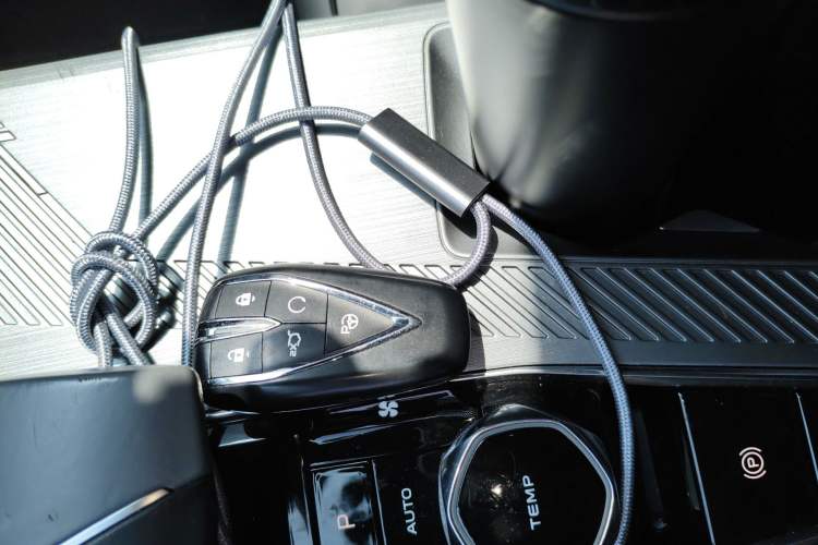 Used CHANGAN OSHAN Z6 New Energy 2023 ZhiDian iDD 150KM Flagship PLUS Smart Parking Edition Vehicle Key