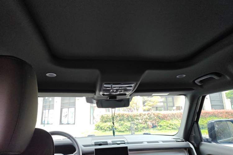 Used Land Rover Defender 2025 110 3.0T P400 X-Dynamic SE Headliner