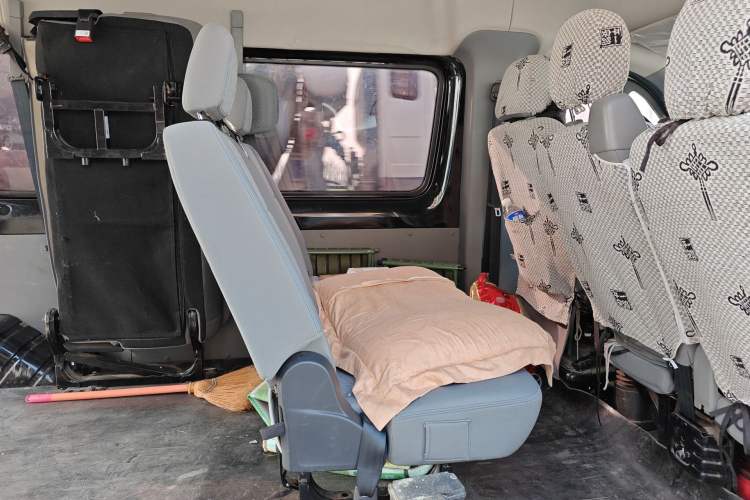 Used Foton Toano 2024 Joyear Multi-Function 2.0T Manual Long-Wheelbase Mid-Roof Model with Single Rear Tire Available in 5/6/7/9-Seater Configurations