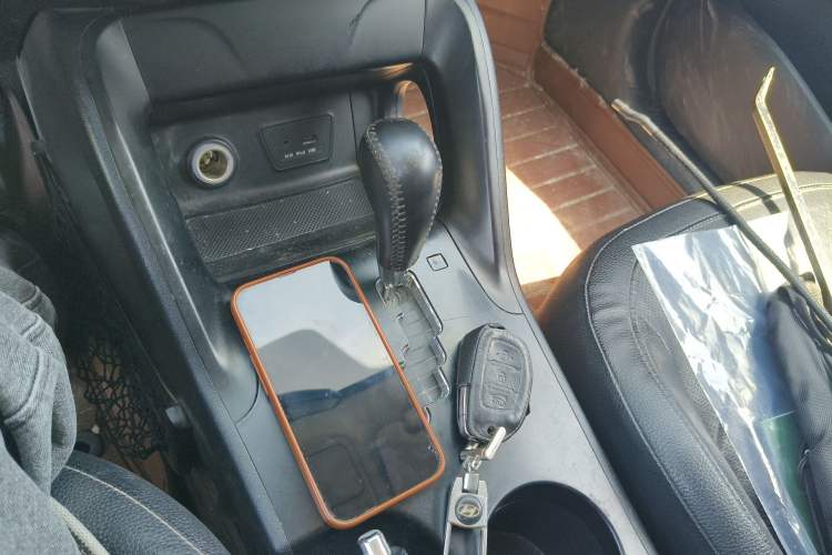 Used Hyundai ix35 2013 2.0L Automatic Two-Wheel Drive Smart GLS China IV Standard Gear Lever