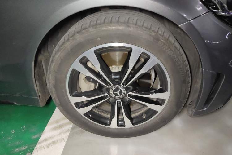 Used Mercedes-Benz C-Class 2019 C 260 Sport Edition Right Front Wheel Hub