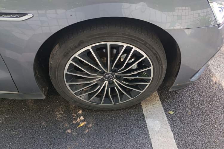 Used BYD Han 2022 DM-i 121KM Prestige Model Right Front Wheel Hub