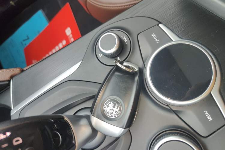 Used Alfa Romeo Stelvio 2017 2.0T 200HP Luxury Edition
