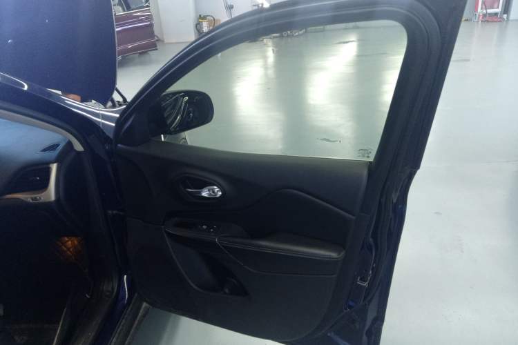 Used Jeep Cherokee 2017 2.4L Leading Smart Edition