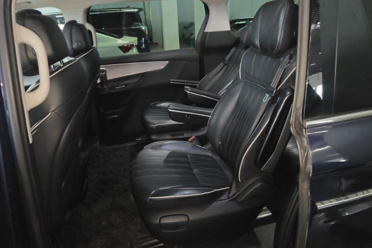 Used Roewe iMAX8 2022 Model 400TGI Exclusive Version for Key Accounts
