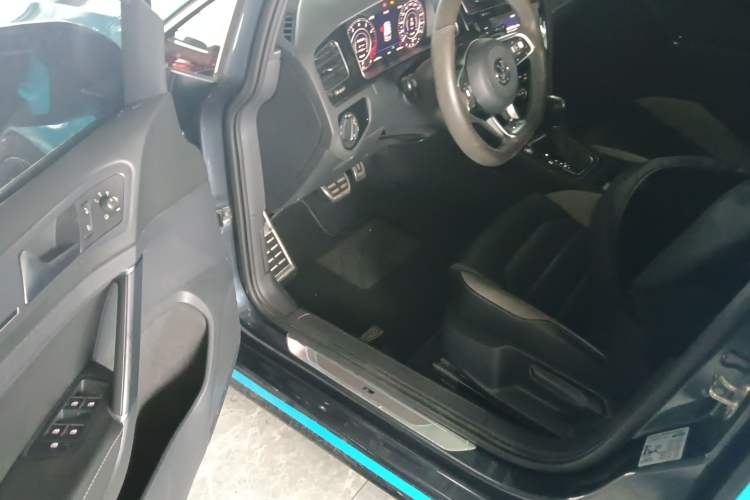 Used Volkswagen Golf 2020 Charming Edition 280TSI DSG R-Line
