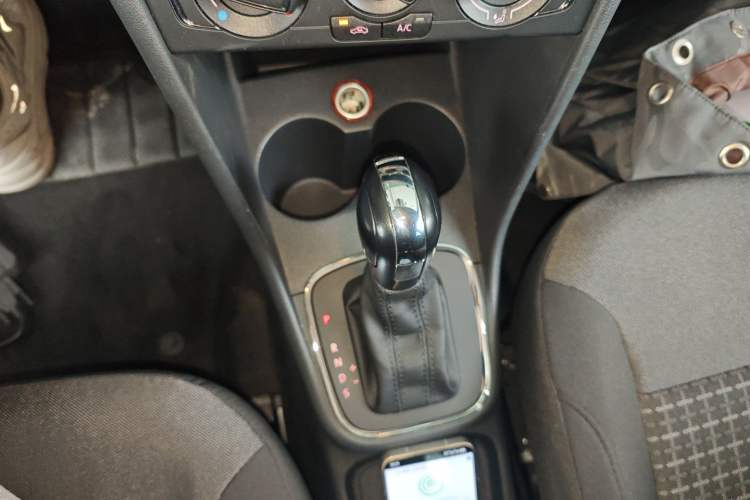 Used Volkswagen Polo 2014 1.6L Automatic Comfort Edition Gear Lever