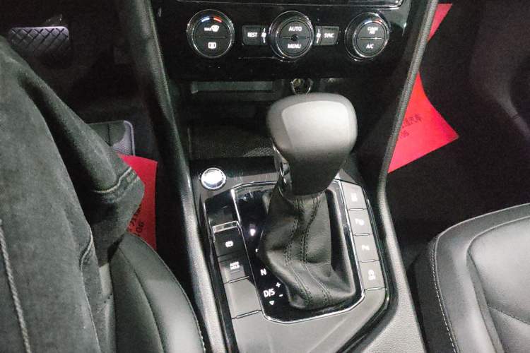 Used Volkswagen Tiguan L 2020 330TSI Automatic Two-Wheel Drive Smart Luxury Edition China VI Standard Gear Lever