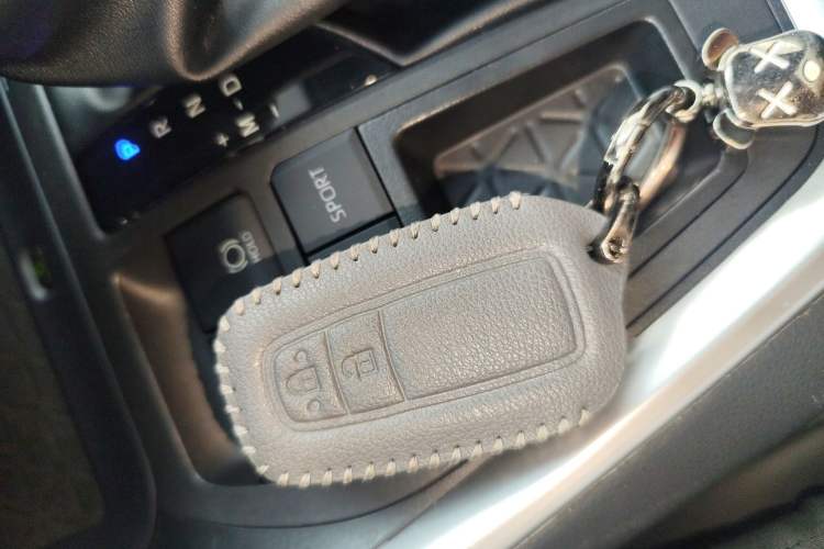 Used Toyota RAV4 2023 2.0L CVT Two-Wheel Drive Fashion Plus Edition
