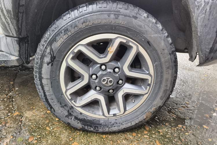 Used BAIC Off-Road BJ40 2016 40L 2.3T Automatic All-Wheel Drive Premium Edition Right Front Wheel Hub