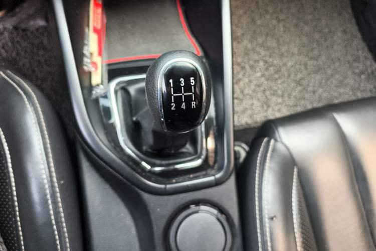 Used Dongfeng Fengon 580 2017 1.8L Manual Comfort Model Gear Lever