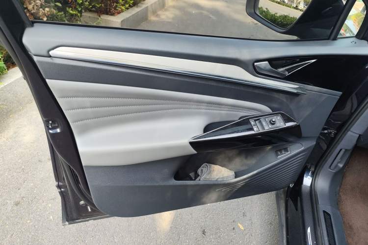 Used Volkswagen ID.4 CROZZ 2021 Long-Range PRO Two-Wheel Drive Version