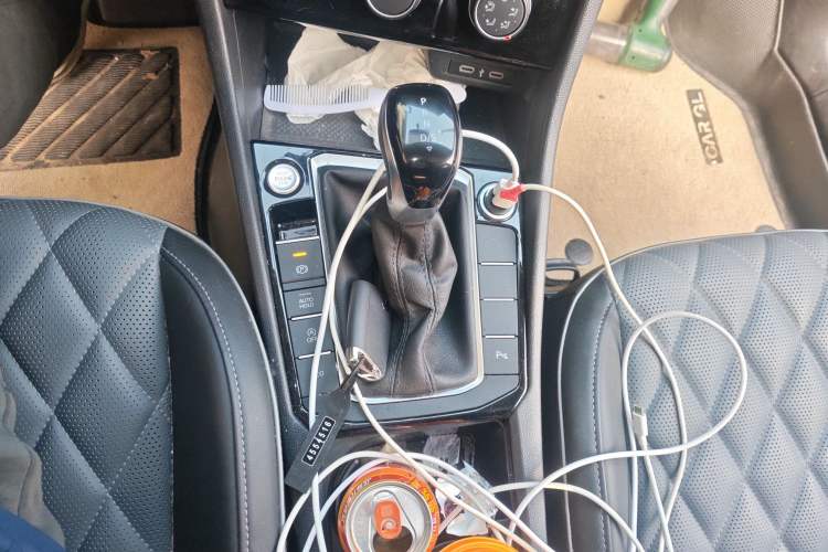 Used Volkswagen Sagitar 2025 300TSI DSG Excellence Edition Gear Lever