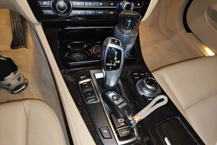 Used BMW 5 Series 2013 525Li Leading Model
