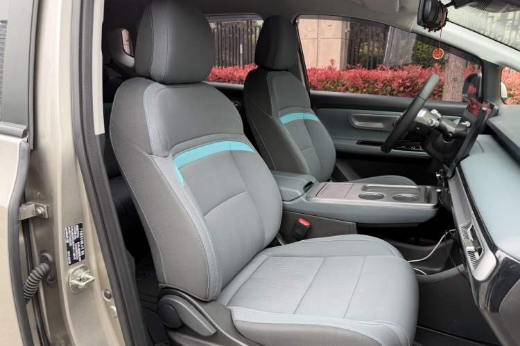 Used AION Y 2023 Plus 510 Enjoy Edition Right Front Seat