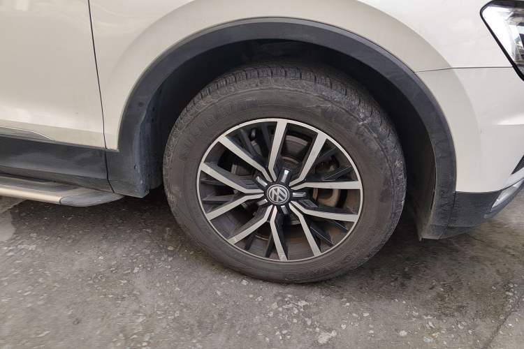 Used Volkswagen Tiguan L 2017 330TSI Automatic Two-Wheel Drive Luxury Edition Right Front Wheel Hub