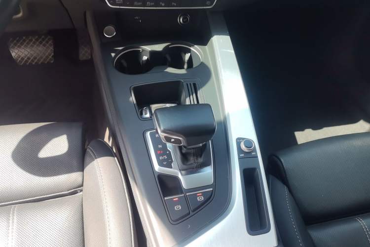 Used Audi A4L 2022 40 TFSI Luxury Dynamic Model
