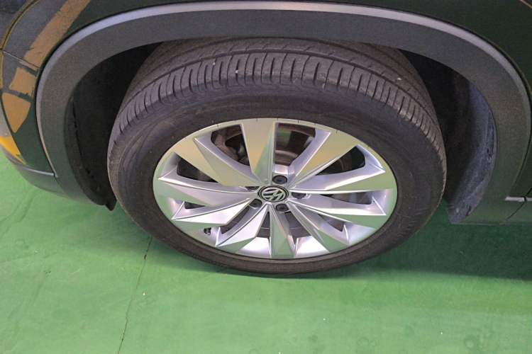 Used Volkswagen Tayron 2020 330TSI Two-Wheel Drive Luxury Smart Connectivity Version Left Front Wheel Hub