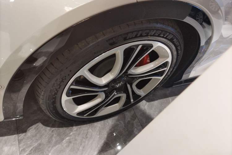 Used IM LS7 2023 100kWh Pro All-Wheel-Drive Version
