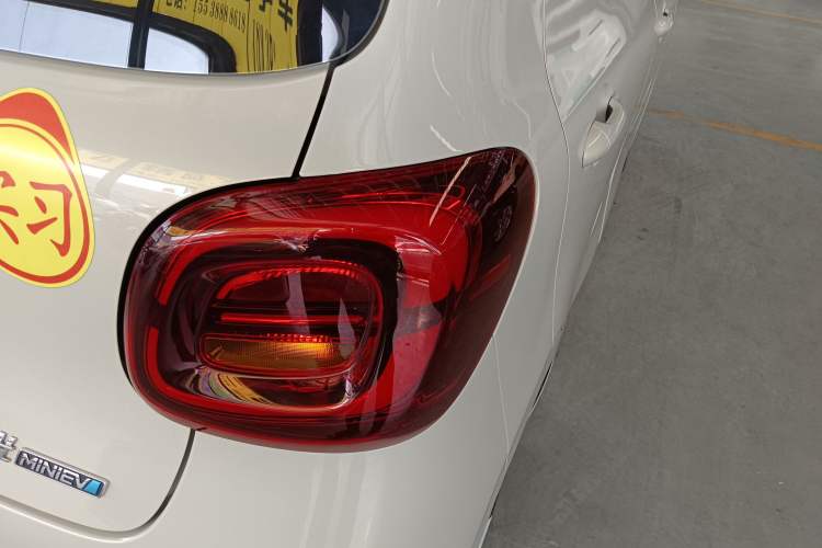 Used Wuling Hongguang MINIEV 2025 Four-Door Version Advanced Edition Right Rear Taillight