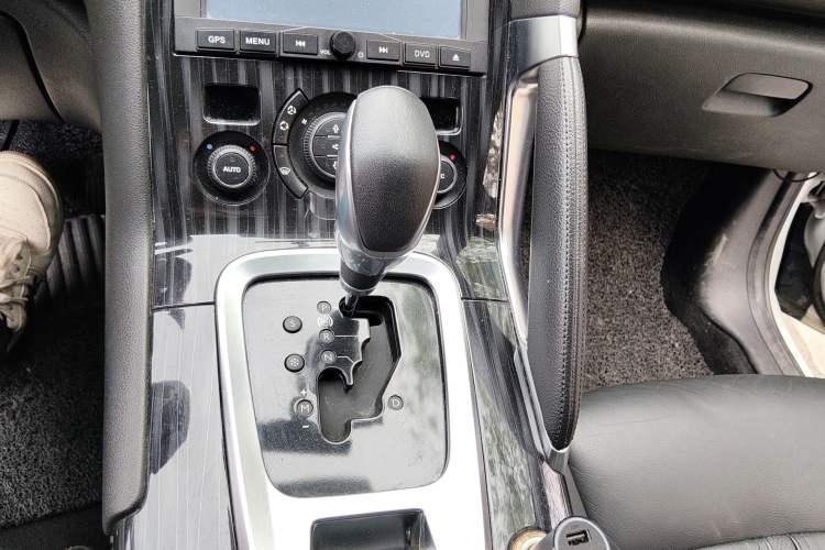 Used Peugeot 3008 2013 2.0L Automatic Trend Edition Gear Lever