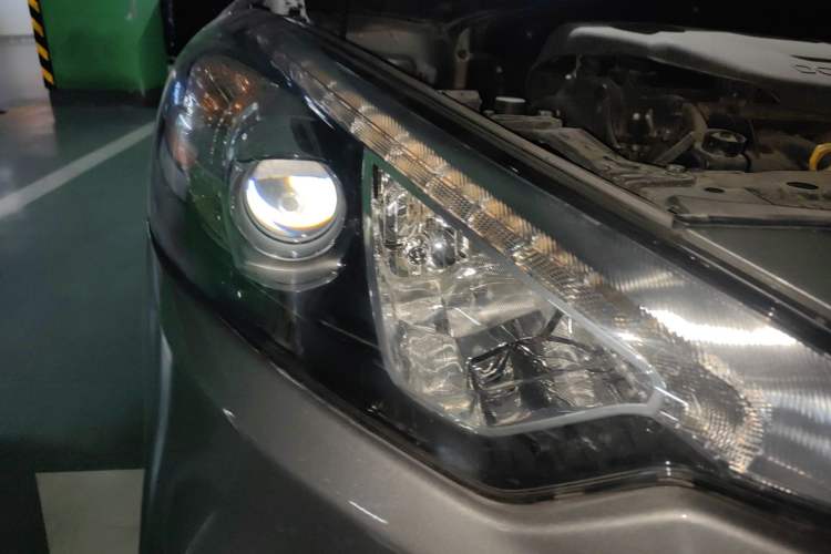 Used Kia K3S 2014 1.6L Automatic Premium Right Front Headlight