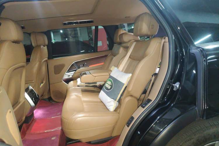 Used Land Rover Range 2023 3.0 L6 400 PS Prestige Seven-Seater Extended Version
