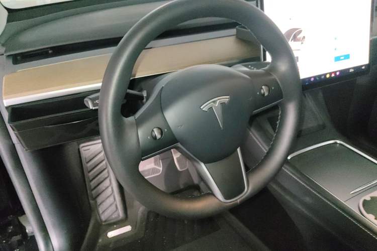 Used Tesla Model Y 2022 Rear-Wheel-Drive Version Steering Wheel