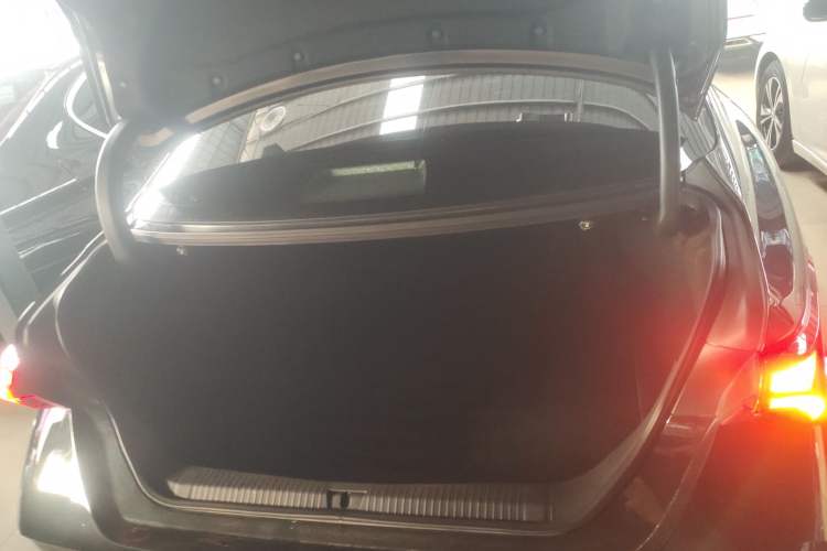 Used Toyota Avalon 2021 2.5L Luxury Edition Trunk