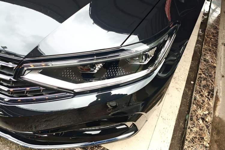 Used Volkswagen Magotan 2023 2 Million Units Commemorative Edition 330TSI DSG Luxury Version Left Front Headlight