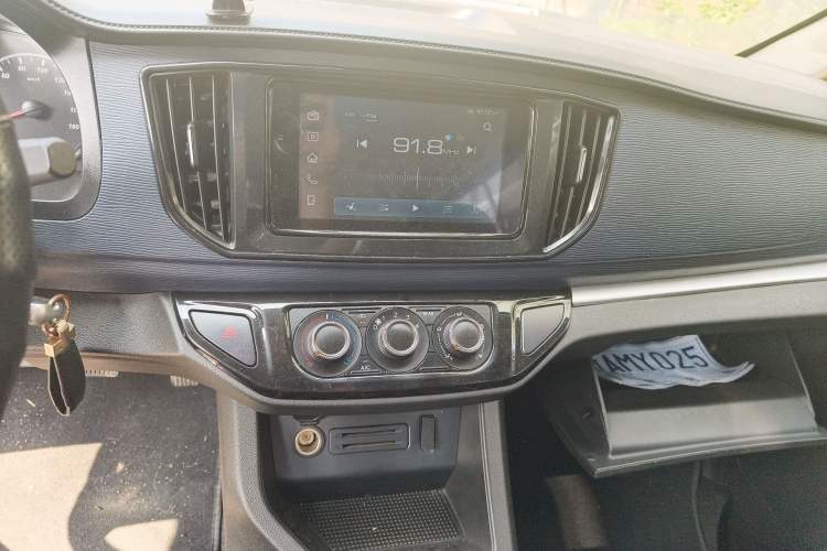 Used FORTHING Lingzhi 2023 M5L 1.6L Rental Custom Edition 7 Seats
