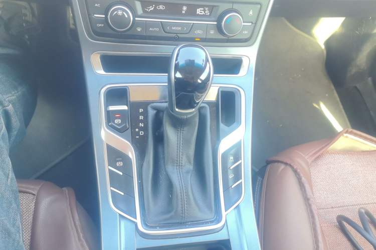 Used Geely Auto Vision S1 2018 1.4T CVT FENGXING Model Gear Lever
