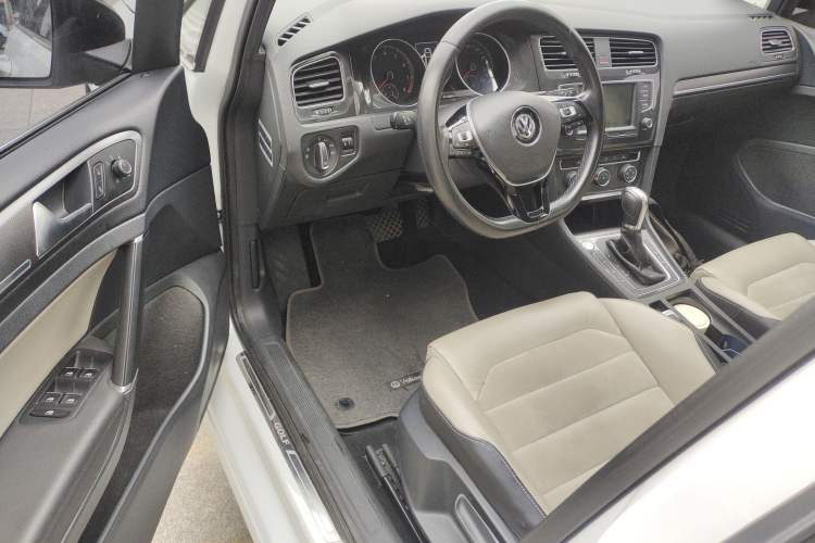 Used Volkswagen Golf 2017 230TSI Automatic Luxury Million-Vehicle Commemorative Edition