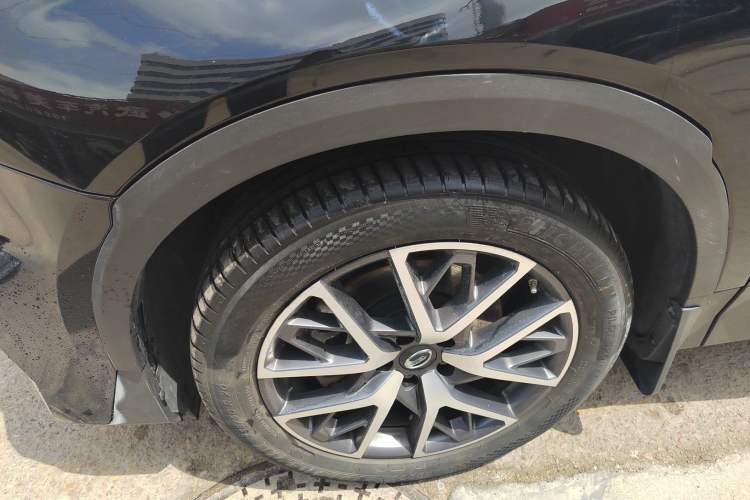 Used GAC Trumpchi GS8 2022 Linghang Series 2.0 TGDI Two-Wheel-Drive Luxury Smart Connectivity Version (7 Seats) Left Front Wheel Hub