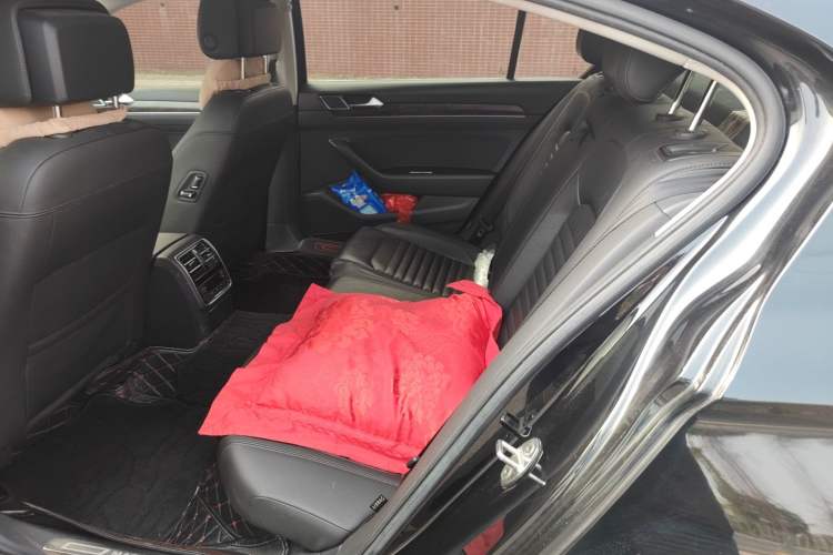 Used Volkswagen Magotan 2019 330TSI DSG Luxury Version China VI Standard Left Rear Seat