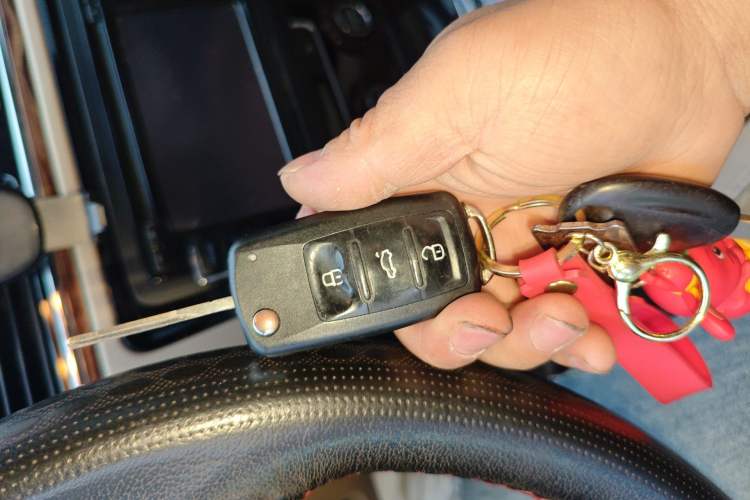 Used Volkswagen Bora 2013 1.6L Automatic Luxury Model Vehicle Key