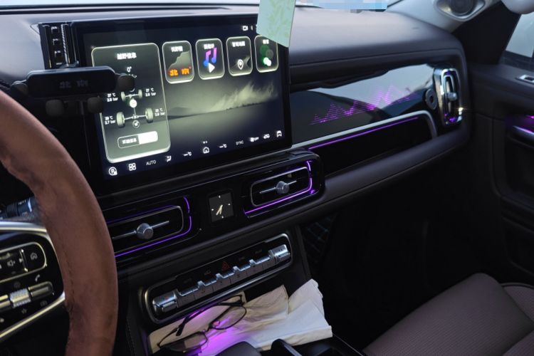 Used BAIC Off-Road BJ60 2022 2.0T Version 11 Five Seats Audio And AC Panel