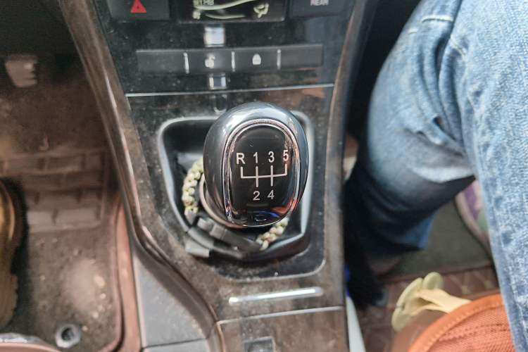 Used Lifan Auto Xuanlang 2017 1.8L Manual Comfort Model Gear Lever