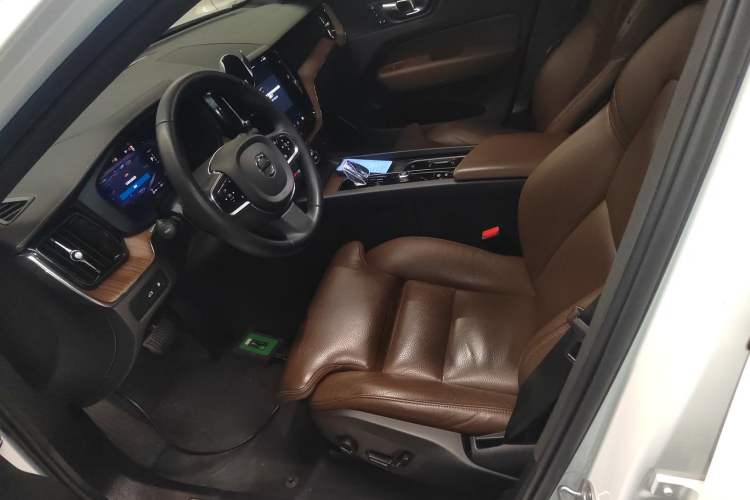 Used Volvo XC60 New Energy 2024 T8 Plug-in Hybrid Long-Range All-Wheel Drive Smart Luxury Edition