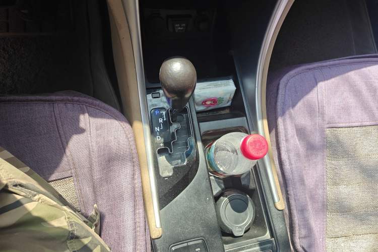 Used Hyundai Sonata 2011 2.0L Automatic Luxury Edition Gear Lever