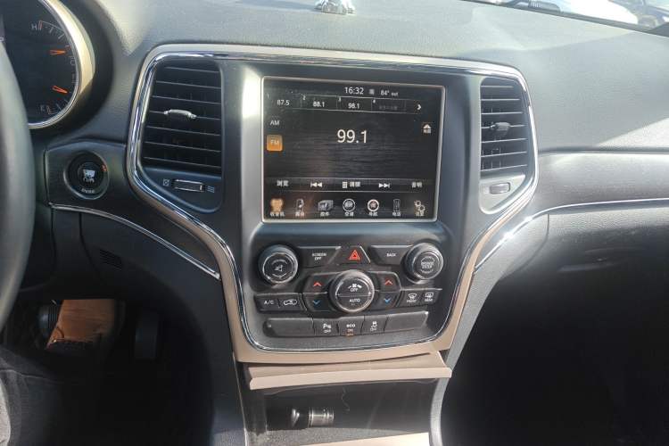 Used Jeep Grand Cherokee 2015 3.0L Elite Navigation Edition Audio And AC Panel