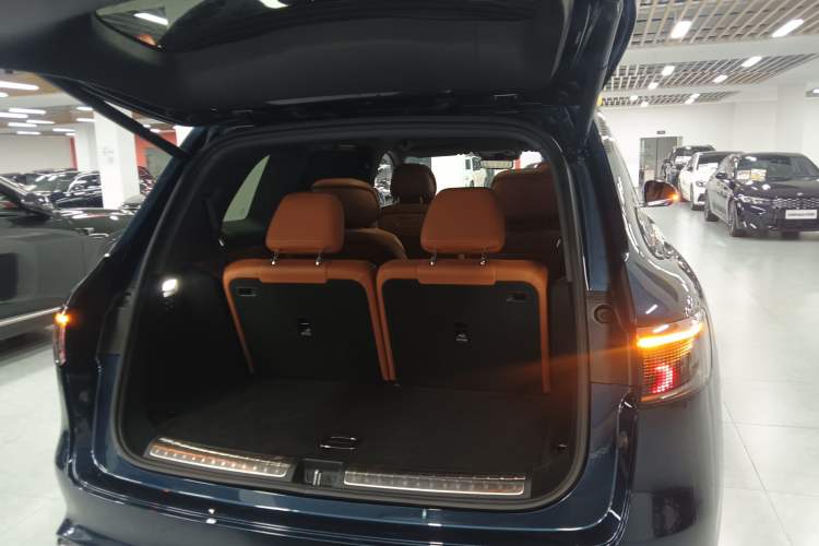 Used Hima AITO M8 2025 Model Pure Electric Ultra Six-Seat Four-Wheel-Drive Version