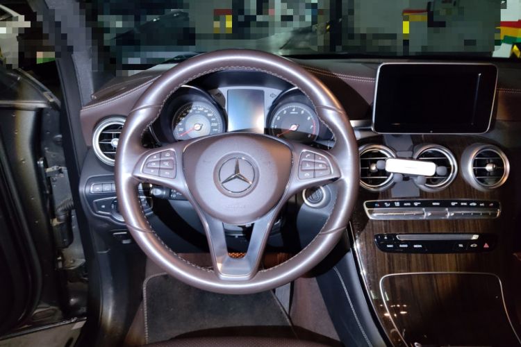 Used Mercedes-Benz GLC 2018 GLC 260 4MATIC Luxury Model Steering Wheel
