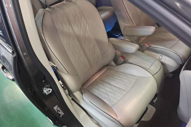 Used Buick GL8 2021 Land Cruiser Executive Class 652T Luxury Model